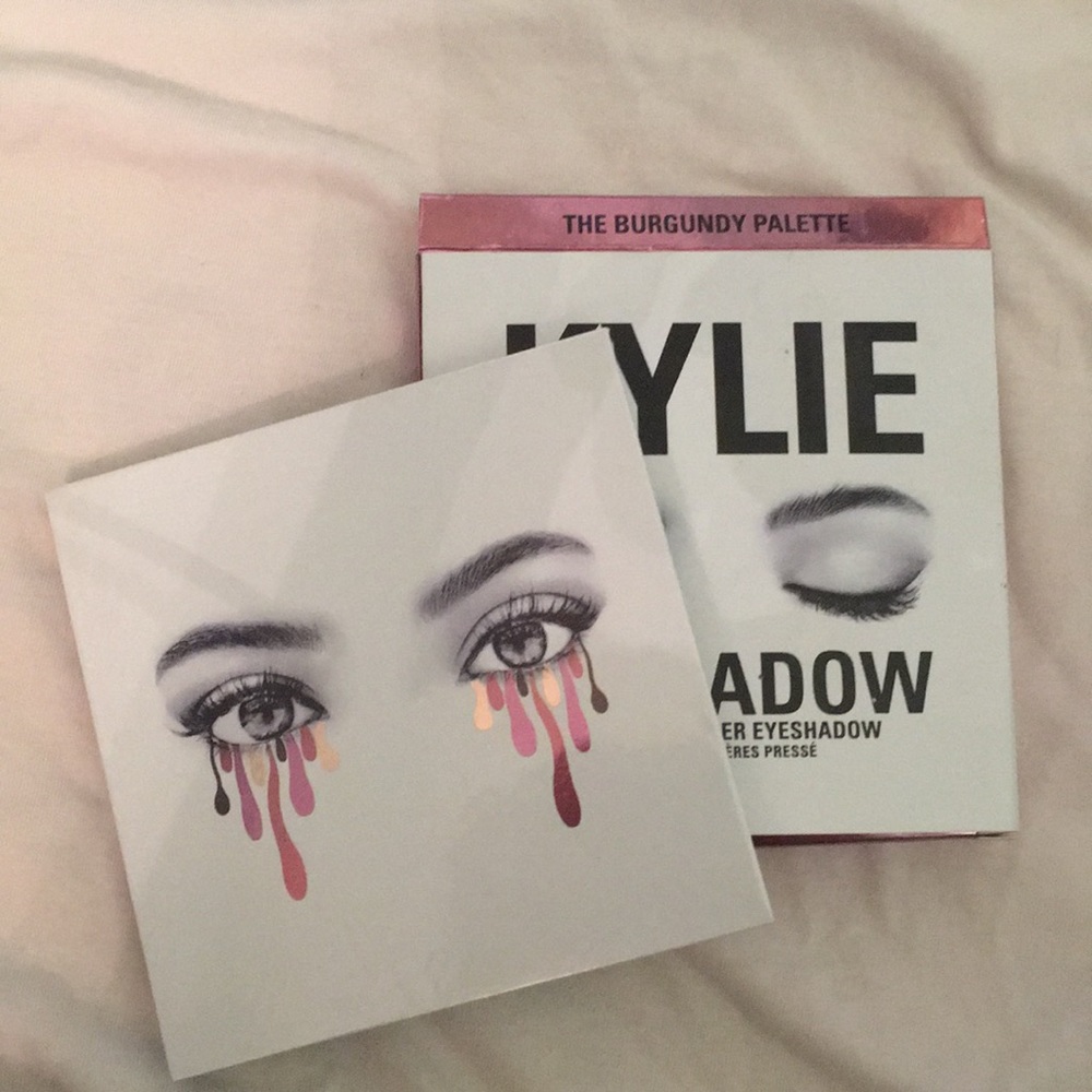 Kylie Jenner Kyshadow Burgundy Pallete
